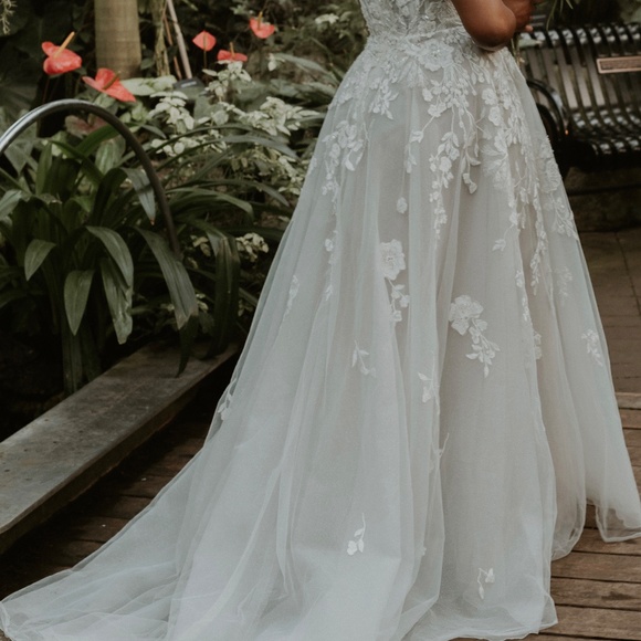 David’s Bridal Ivory Dress- Size 6 - Picture 4 of 9